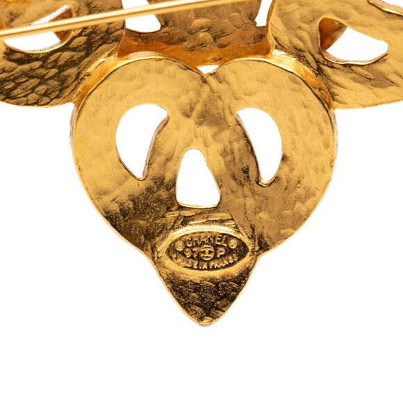 Chanel Brooch – Maison Welles CHANEL Gold Logo Brooch